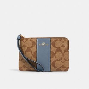 Coach 🩵 Corner Zip Wristlet In Signature Canvas
